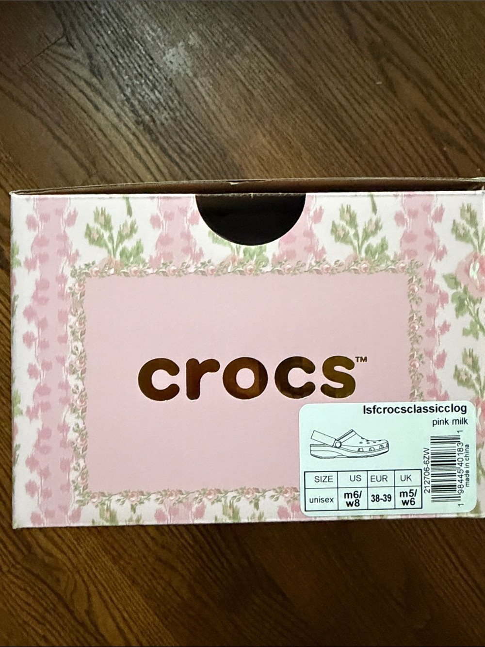 Love Shack Fancy Women’s Crocs size 8 with Charms NWT - Picture 4 of 4